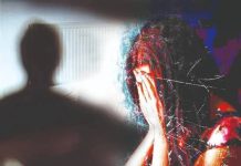 11 वर्षीय शेजाऱ्यावर लैंगिक अत्याचार केल्याप्रकरणी पुण्यातील न्यायालयाने मजुराला दोषी ठरवत 5 वर्षांची शिक्षा सुनावली आहे.