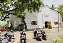 पुणे कॅन्टोन्मेंट बोर्डाने 2006 मध्ये परवानगीशिवाय बांधलेले प्रार्थनागृह नियमित करण्याचे निर्देश चर्चच्या पाद्रींना दिले आहेत.