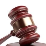 वेश्याव्यवसाय रॅकेट चालवणाऱ्या महिलेच्या सुस रोड बंगल्यात २००७ मध्ये झालेल्या डकैती-सह-हत्याप्रकरणी तिघांची निर्दोष मुक्तता