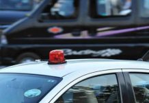 माहिती आयुक्तांसाठी राज्य पात्रता निकष ठरवते म्हणून आरटीआय कार्यकर्ते नोकरशाहीचा पक्षपात दर्शवतात