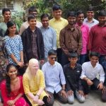 विद्यार्थी लेखकांवरील अवलंबित्व तोडतो, गुण मिळवण्यासाठी सॉफ्टवेअर वापरतो