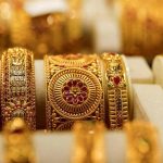 मुलाला मदत करण्याचा प्रयत्न केल्याने महिलेने ₹1.8L किमतीचे सोन्याचे दागिने गमावले | पुणे बातम्या