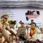 कृषीमंत्र्यांनी चर्चेची ऑफर दिली, पण मुख्यमंत्र्यांनी कर्जमाफीच्या अटी मागे घेतल्याशिवाय संवाद होणार नाही, असं रोहित पवार म्हणाले