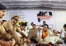 कृषीमंत्र्यांनी चर्चेची ऑफर दिली, पण मुख्यमंत्र्यांनी कर्जमाफीच्या अटी मागे घेतल्याशिवाय संवाद होणार नाही, असं रोहित पवार म्हणाले