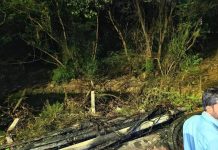 कचऱ्याला आग लागल्याने केबल खराब झाल्याने लोहेगाव विमानतळाच्या आसपासच्या परिसरात रात्री अनेक तास वीजपुरवठा खंडित होतो.