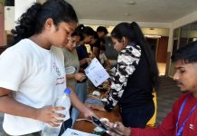 विद्यार्थ्यांनी रविवारी NEET पुनर्परीक्षेची तयारी केली, राज्य सुरळीत परीक्षेसाठी सज्ज झाले