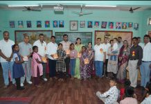 देहूरोडमध्ये गरजू विद्यार्थ्यांना शालेय साहित्य वाटप