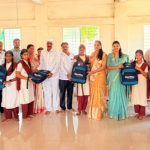 सुदुंबरेतील संत तुकाराम विद्यालयात शालेय साहित्य वाटप